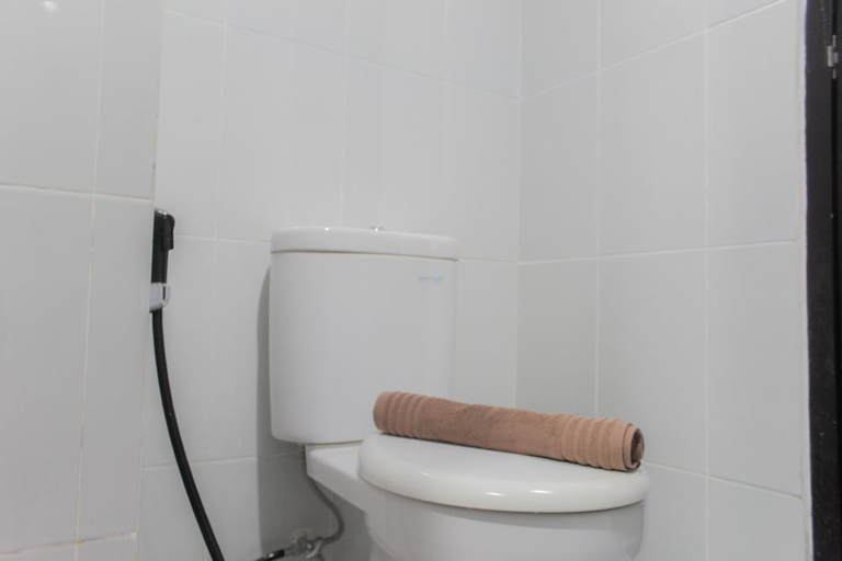 Bathroom 3, Strategic and Comfy Studio Casa De Parco Apartment, Tangerang