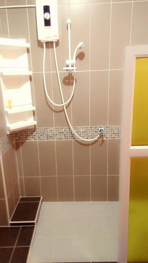 Bathroom 3, Waen Petch Place, Warin Chamrap