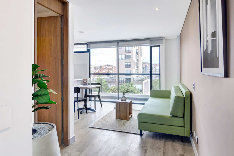 Room 5, Beautiful 1BR Balcony in Santa Barbara, Santafé de Bogotá