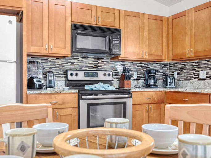 Private kitchen, Villa Minutes From Disney 4bd 3Bt Private Pool Games, Polk
