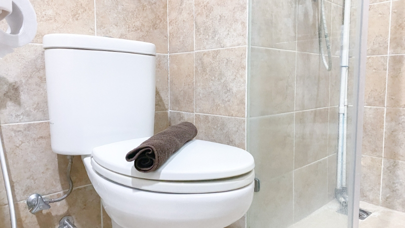 Bathroom 5, Cozy 2BR at Kemang Village Apartment By Travelio, South Jakarta