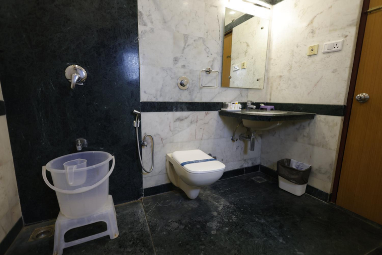 Bathroom 4, Nahar Manchester Inn, Coimbatore