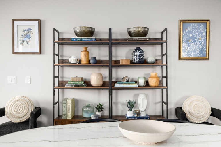 Room 4, Downtown Luxury - Top Floor 2BR at Topiary Park, Franklin