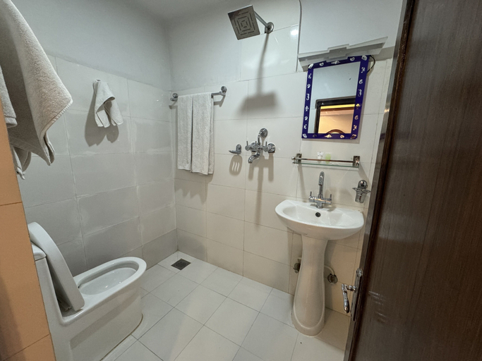 Bathroom 4, Hotel BnB Mhepi, Bagmati