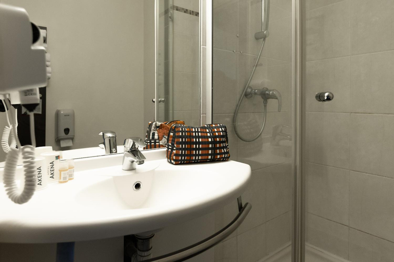 Bathroom 4, Hôtel Akena City Caudry, Nord