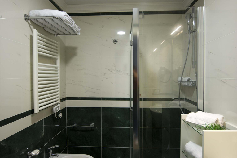 Bathroom 4, Oriente Hotel, Bari