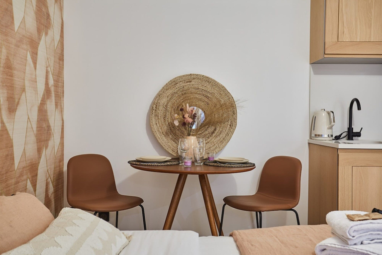Room 5, Elegant AC Studio in the Heart of Montorgueil, Paris