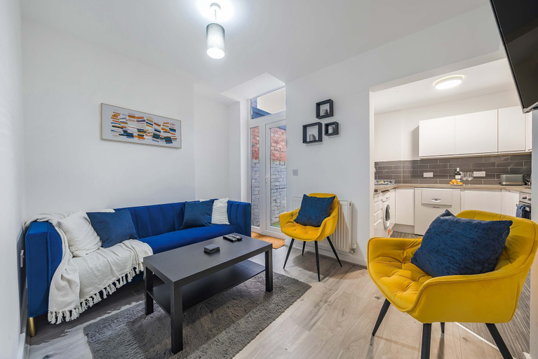 Room 4, Stylish Quirky Home in Liverpool, Sefton