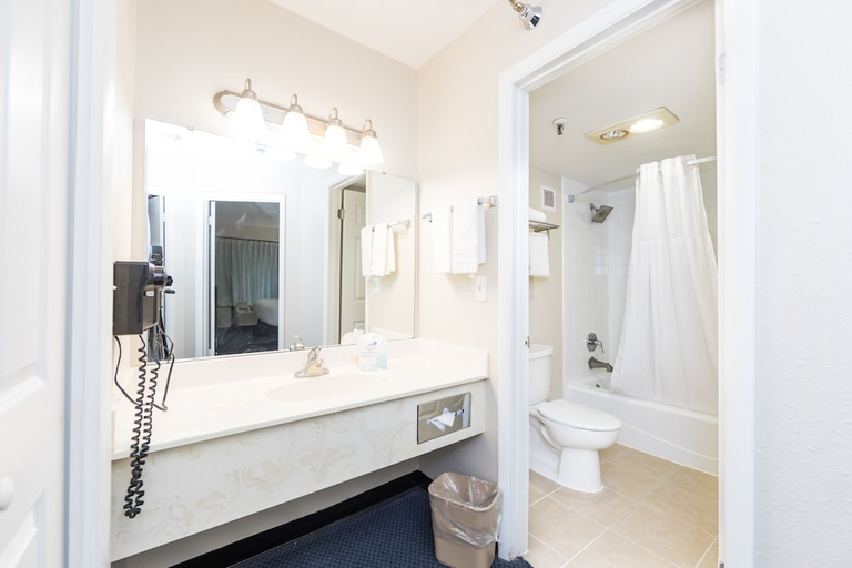 Bathroom 4, Ocean Coast Hotel at the Beach, Nassau