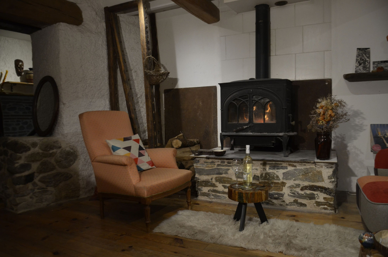 Living area 2, Les Chatougoulis, Ariège