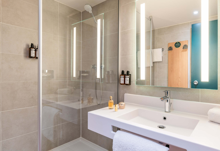 Bathroom 2, B&B Hotel Lyon Nord 4 Stars, Rhône