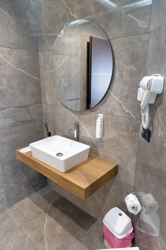 Bathroom 2, House le Treemme, Cosenza