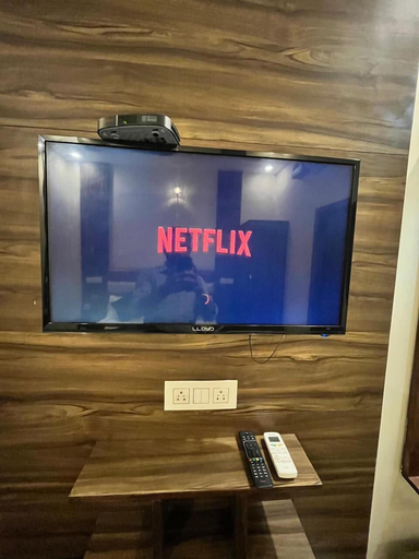 Room 5, Hotel Woodcrest, Sahibzada Ajit Singh Nagar