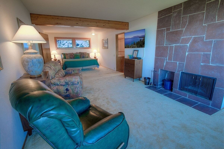Living area 5, Lake View Glen 4 Bedroom Home by RedAwning, Douglas