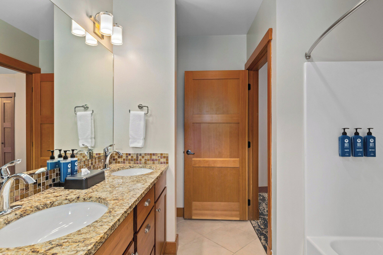 Bathroom 4, WorldMark Chelan - Lake House, Chelan