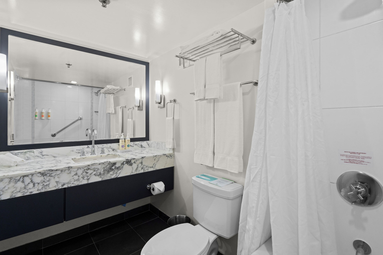 Bathroom 4, Ala Moana Honolulu by Mantra, Honolulu