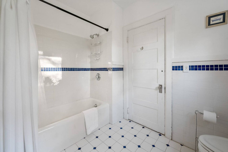 Room 2, West Point Summer Pool Jacuzzi Events Pets OK, Orange