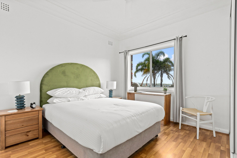 Room 4, Bondi 2-bed Apartment With Awesome Sunrise Views, Sydney