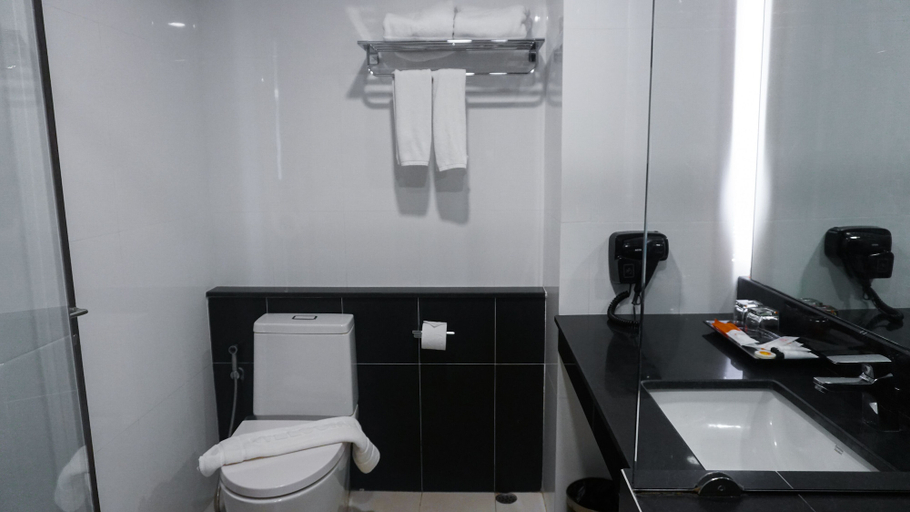 Bathroom 5, Alfahad Hotel, Hat Yai