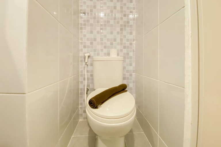 Bathroom 4, Warm And Simply Look Studio Apartment Tokyo Riverside Pik 2, Tangerang