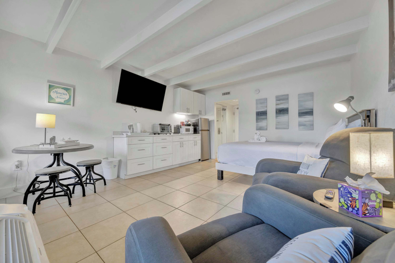 Room 5, Sunset Suite Heated Pool Tennis Gym Balcony, Hillsborough
