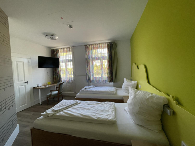 Bedroom 2, Hotel Bahnhof Balingen, Zollernalbkreis