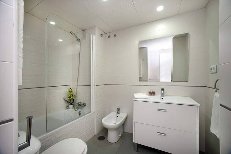 Bathroom 3, Leo Islamar, Huelva