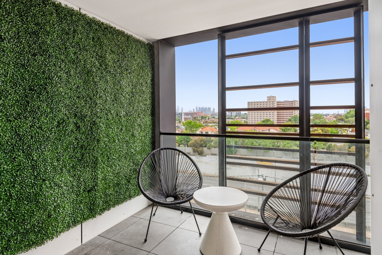 Balcony, Stylish & Spotless 2-bed Apartment in St Kilda, Melbourne