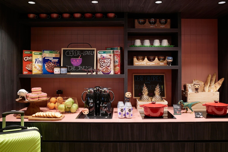 Food & Drinks 5, Moxy Athens City, Attica