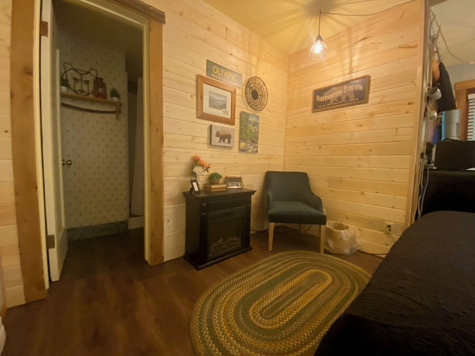 Others 5, Manitou Lodge, Clallam