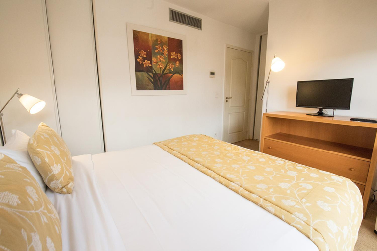 Bedroom 2, Cannes Croisette Prestige Aparthotel, Alpes-Maritimes