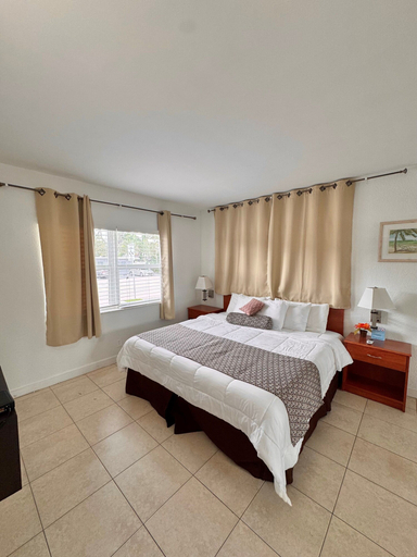 Bedroom 2, Coral Key Inn, Broward