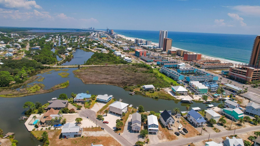 Aerial view 2, 214 Shoreland, Baldwin