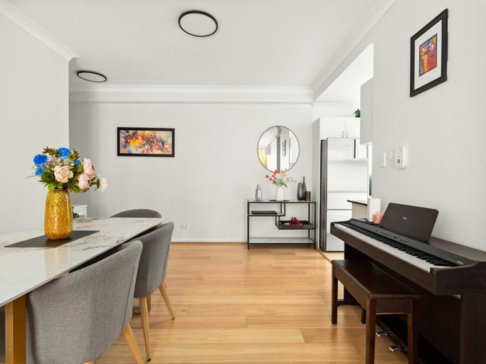 2, Spacious 2-Bed Apartment Near Parramatta CBD, Sydney