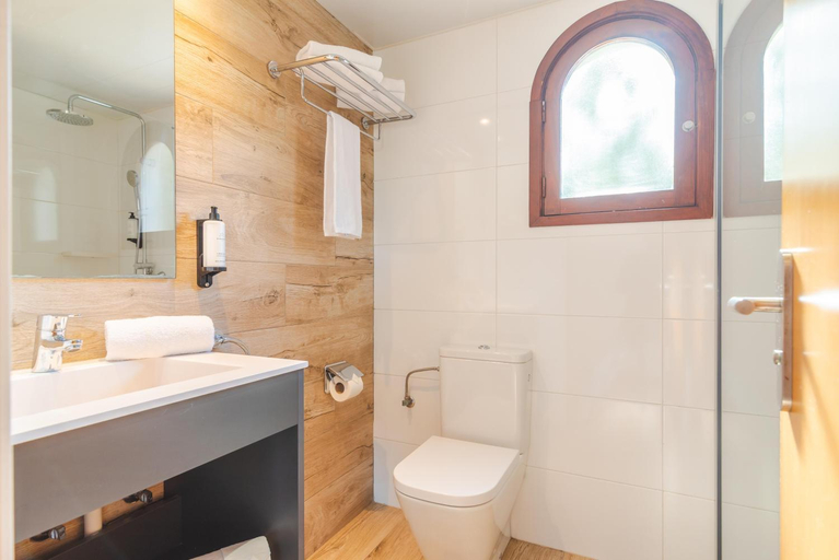 Bathroom 5, Ona Surfing Playa, Baleares