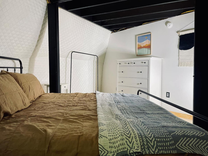 Room 5, Moonshine Hollow Dome by Rafting, Cocke