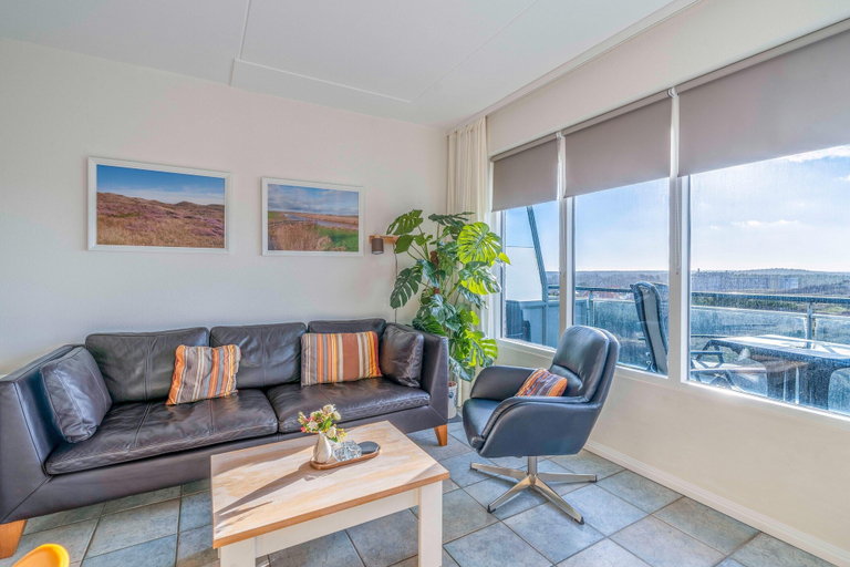 Living room 5, 4 person apartment with sea view, Texel