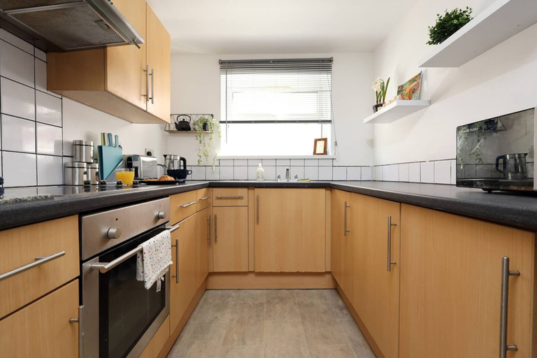 Room 5, Central Escape Central Cardiff Free Parking, Cardiff
