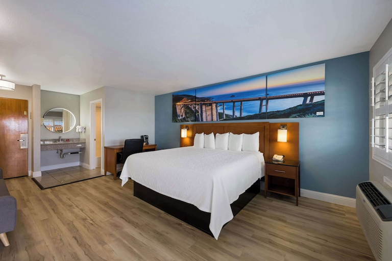 Bedroom 3, Comfort Inn near Hearst Castle - Cambria, San Luis Obispo
