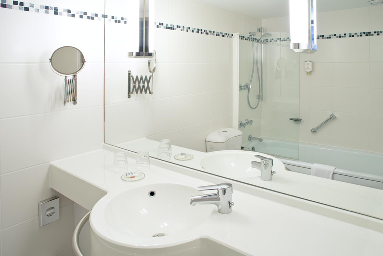Bathroom 5, Mercure Hotel Hamm, Hamm