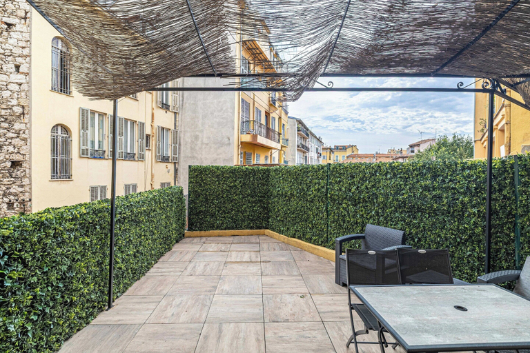 Outdoor dining 4, Modern Mezzanine Apt 2br/4p - Place Garibaldi, Alpes-Maritimes