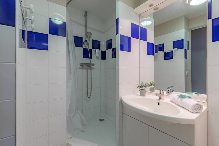 Bathroom 4, Appart'City Classic Lyon Vaise Saint Cyr, Rhône