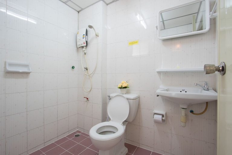Bathroom 4, Goody Hotel, Bang Kapi