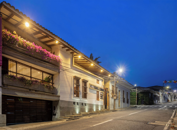 Exterior & Views