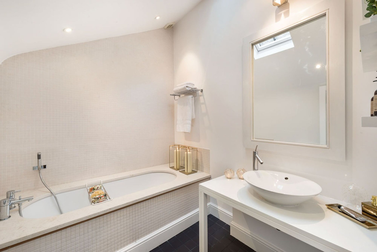 Others 2, Prime Knightsbridge Mews-4 bed House, London