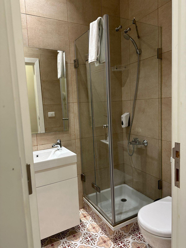 Bathroom 5, Mar Mkhayel Studios, Beirut