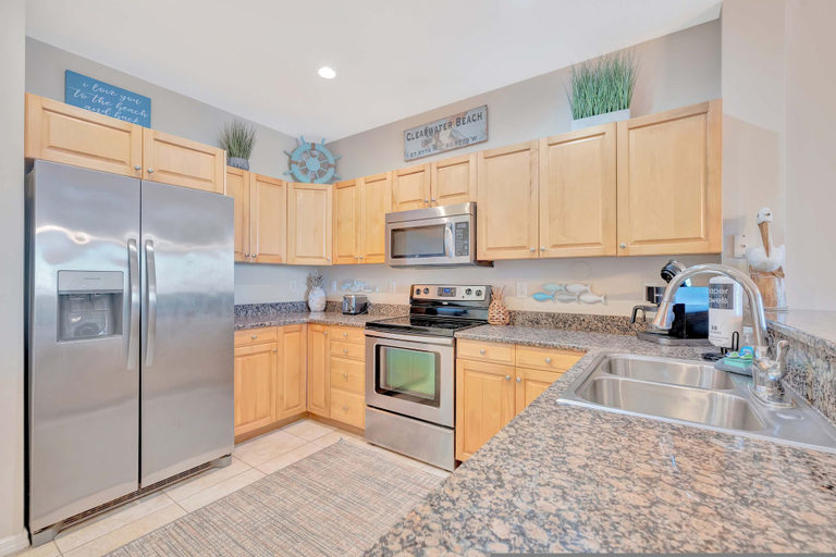 Private kitchen, Waterfront 3B Balcony Hot Tub Pool Near Beach, Pinellas
