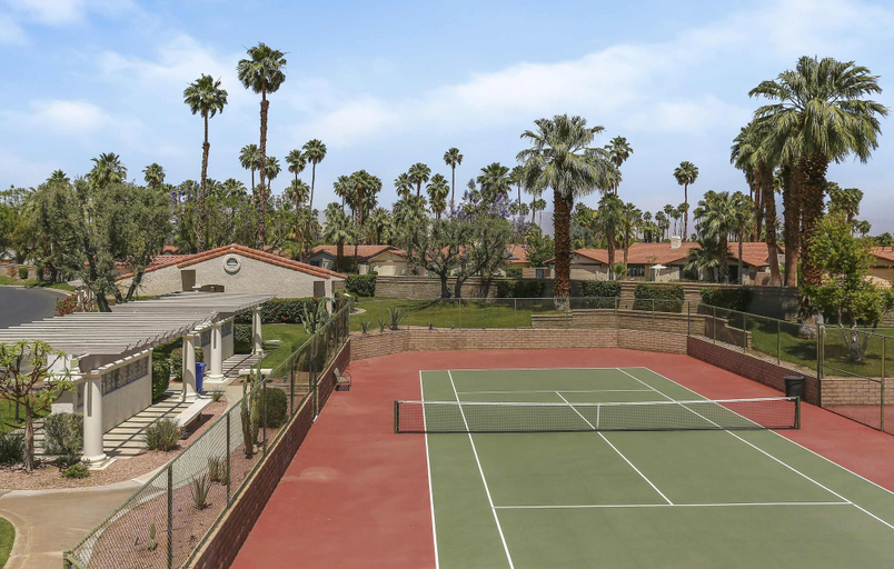 Room 4, Stylish Condo With Panoramic View Community Pool, Riverside