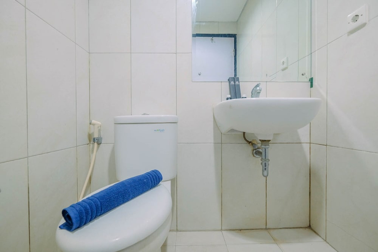 Bathroom 3, Vintage Studio Apartment at Nifarro Park, Jakarta Selatan