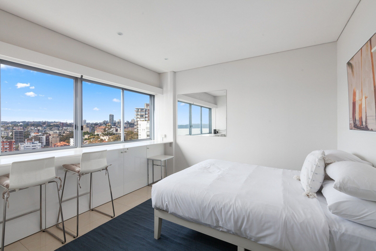 Room 3, Studio in Elizabeth Bay With Pool & City Views, Sydney